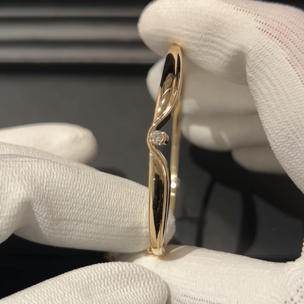 GDA-315 Diamonde dames scharnier armband met 0.15 ct in geelgoud14 kt