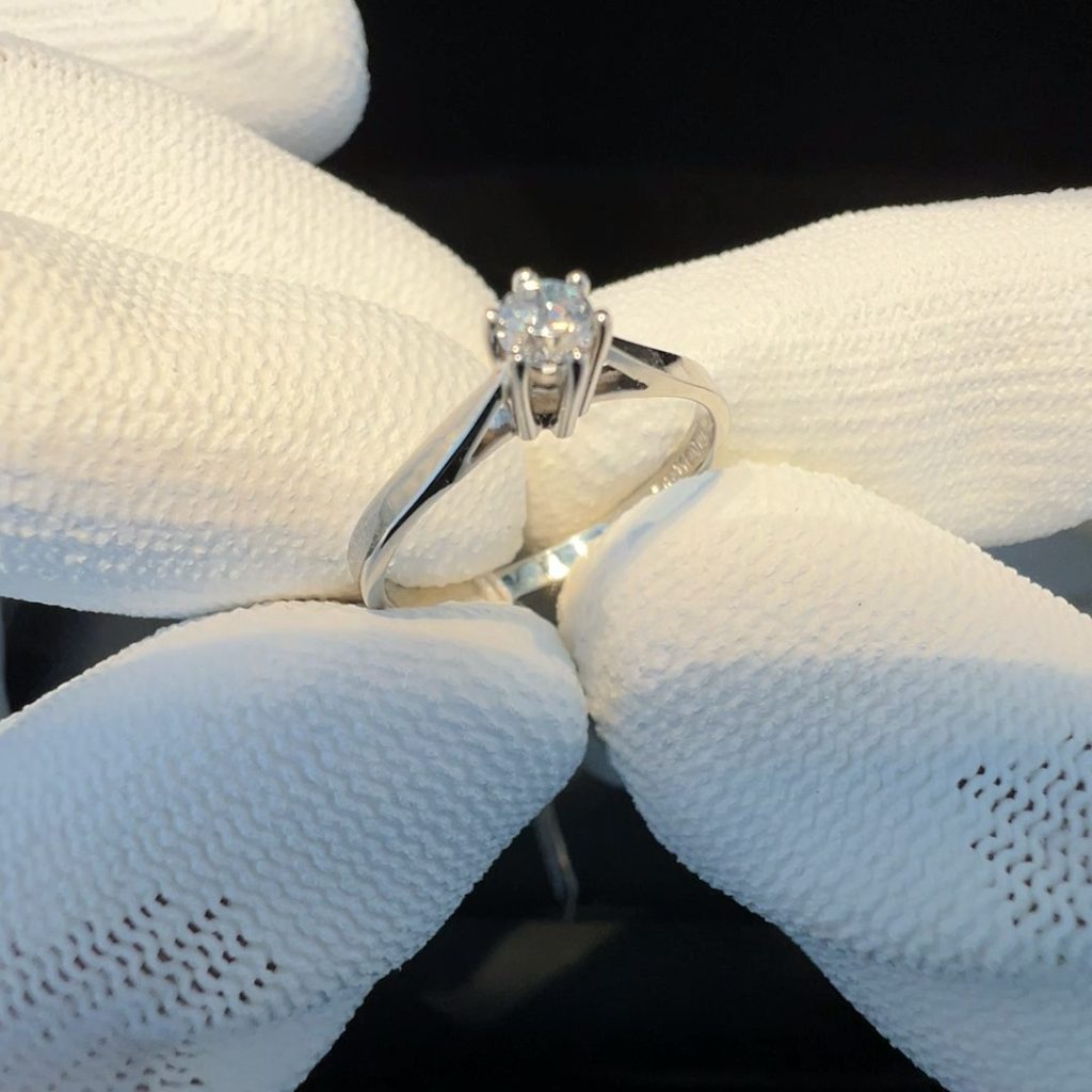 GDR-340 14 kt witgouden solitair Diamonde dames ring met 0.13 ct brilj mt 17 1/4