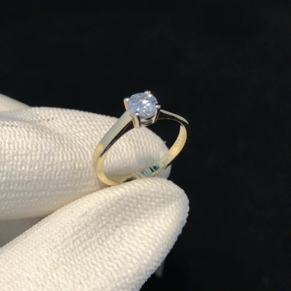 GDRN-267 Bi-color solitair dames ring met 0.51 ct LAB briljant mt 17 1/2