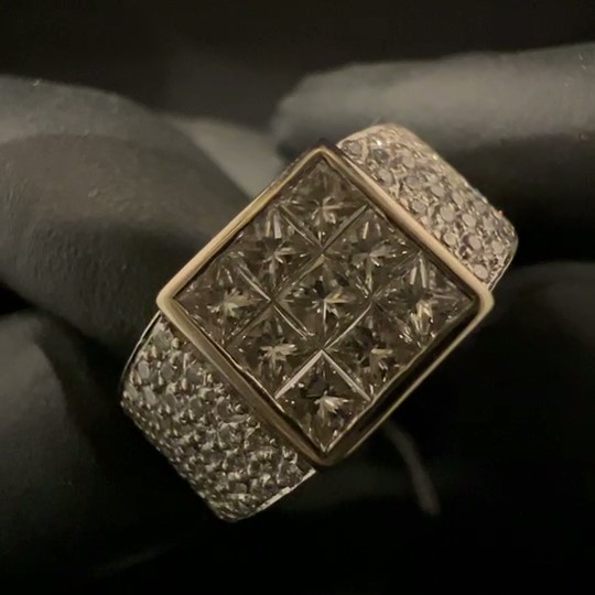 GUR-525 Prachtige Full Diamond18 kt Witgouden ring met pave gezet 9 Princess diamanten en tt 2.90 ct mt 18